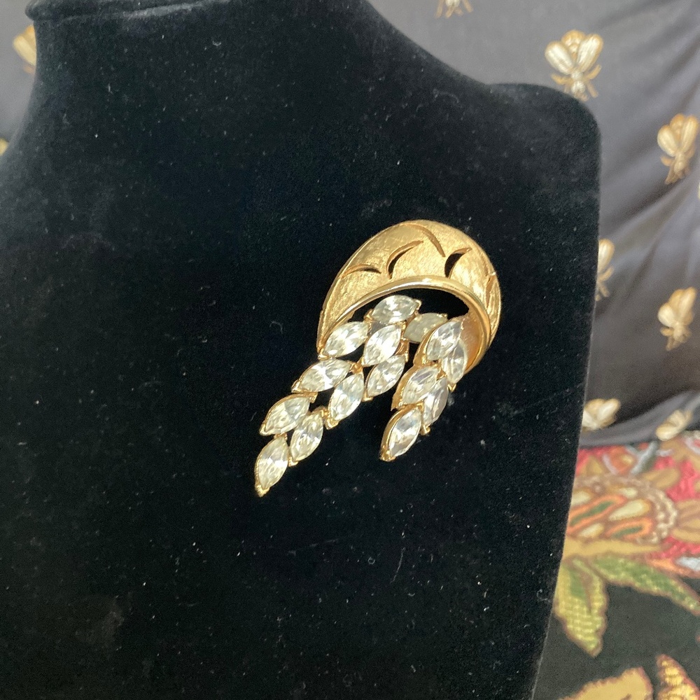 Vintage 1960s Stunning Elegant Rhinestone Floral Pin - Picture 5 of 6